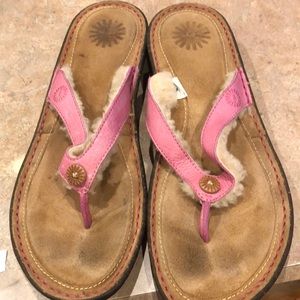Ugg flip flops